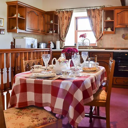 Rambling Rose- Lwg Ireby